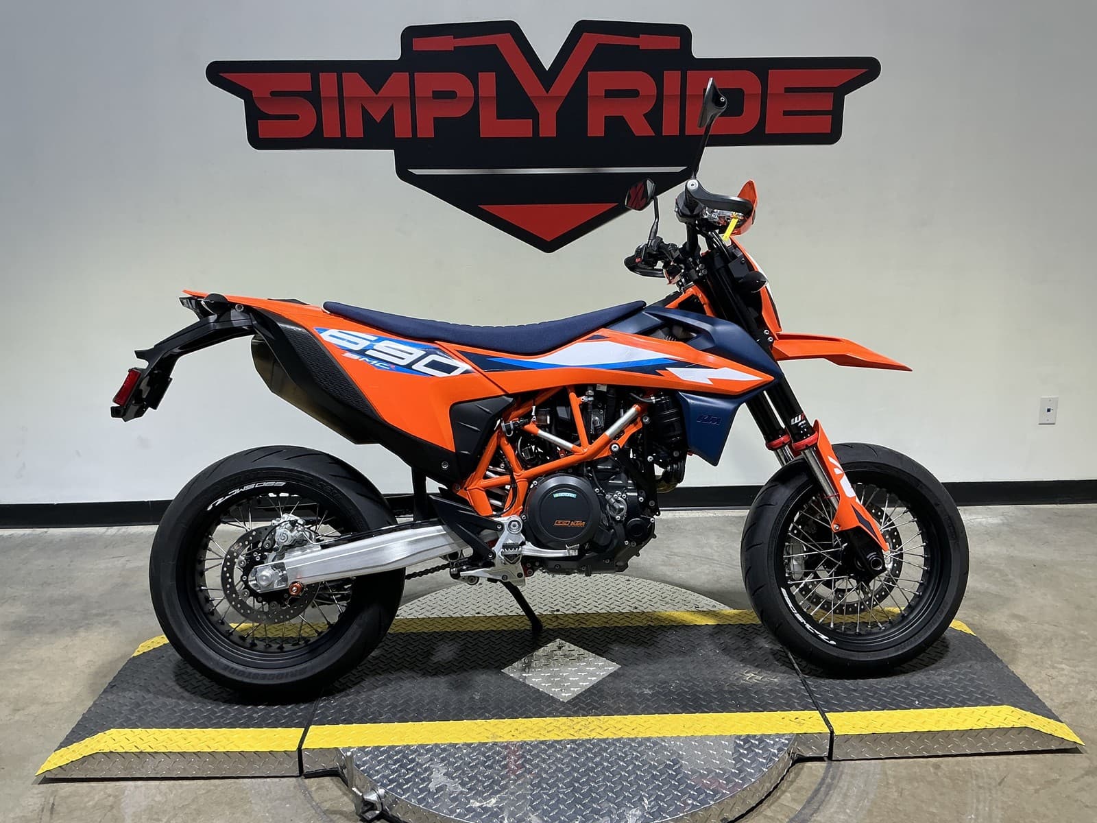 2023 KTM 690 SMC R